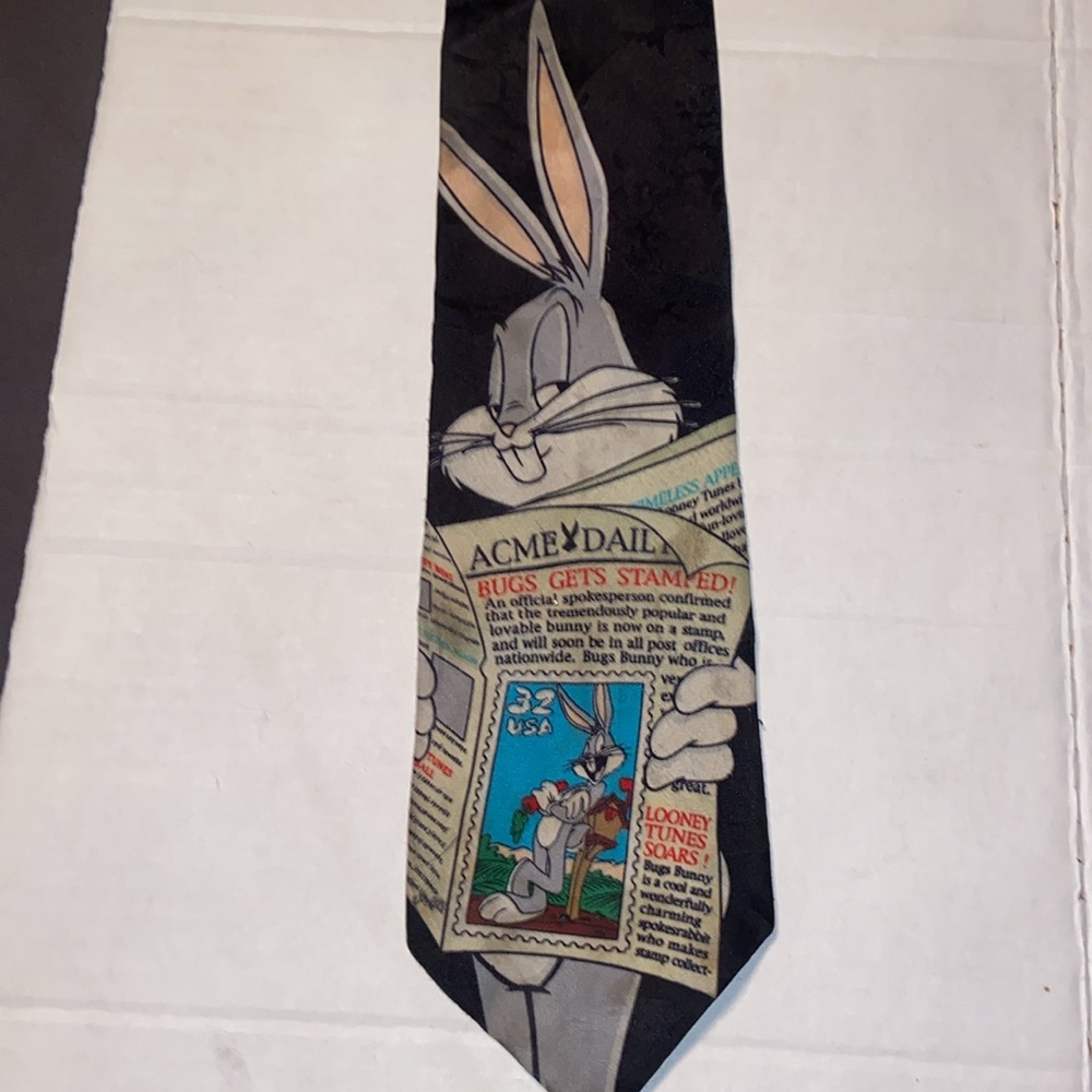 Vintage 1997 Bugs Bunny reading an Acme newspaper neck tie